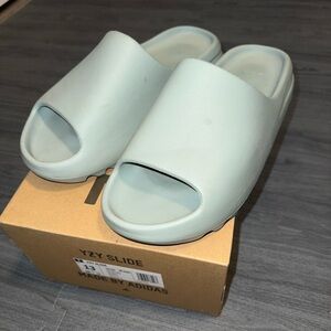 Adidas YZY Slide salt